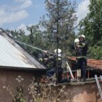 Огнеборци спасиха къща в асеновградско село, пожарът тръгнал от комин