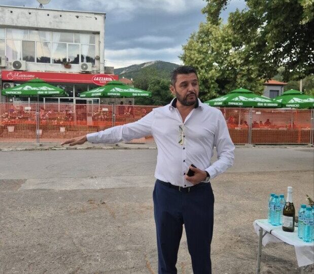 "Сърцето на Белащица ще забие в нов, още по-красив ритъм": Изграждат нов парк в центъра на селото (СНИМКИ) 11 "Сърцето на Белащица ще забие в нов, още по-красив ритъм": Изграждат нов парк в центъра на селото (СНИМКИ)
