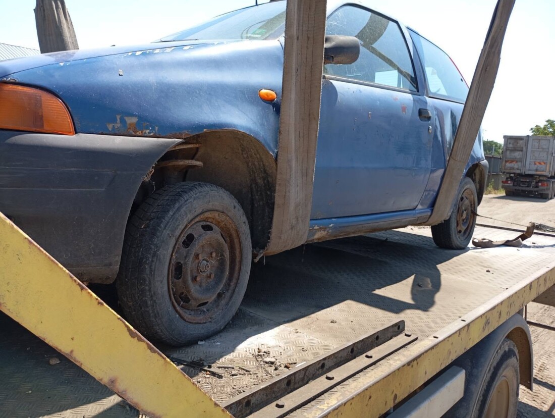 Акция по премахване на излезли от употреба автомобили в "Източен" (СНИМКИ) 1 Акция по премахване на излезли от употреба автомобили в "Източен" (СНИМКИ)