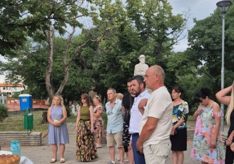 "Сърцето на Белащица ще забие в нов, още по-красив ритъм": Изграждат нов парк в центъра на селото (СНИМКИ) 9 "Сърцето на Белащица ще забие в нов, още по-красив ритъм": Изграждат нов парк в центъра на селото (СНИМКИ)