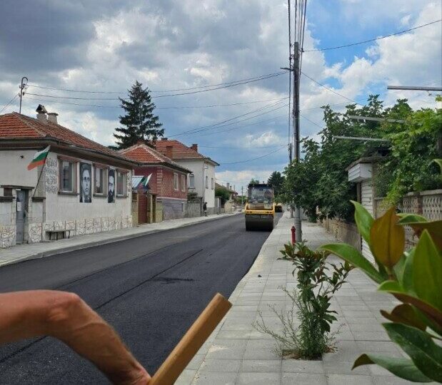 Напредва ремонтът на ключова улица в Дълго поле (СНИМКИ) 4 Напредва ремонтът на ключова улица в Дълго поле (СНИМКИ)