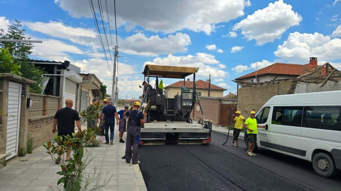 Напредва ремонтът на ключова улица в Дълго поле (СНИМКИ)