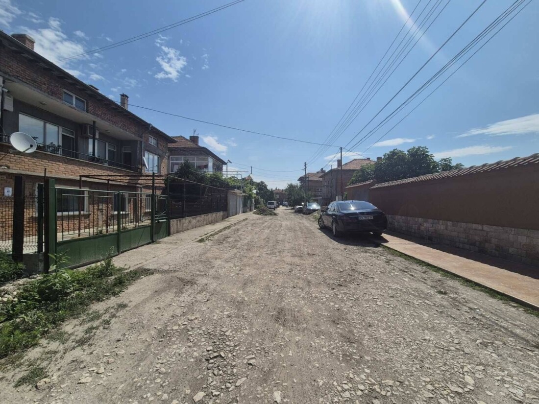 Пълна промяна: Асфалтират улица в Крумово (СНИМКИ)