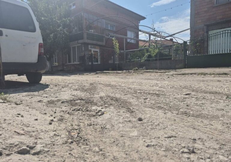 Пълна промяна: Асфалтират улица в Крумово (СНИМКИ)