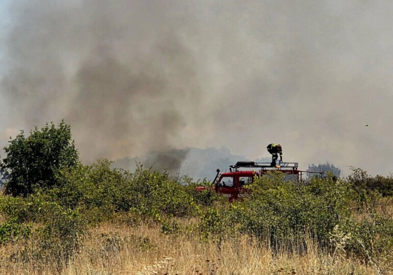 Голям пожар на изхода на Асеновград, пътят към Кърджали е затворен (СНИМКИ и ВИДЕО) 10 Голям пожар на изхода на Асеновград, пътят към Кърджали е затворен (СНИМКИ и ВИДЕО)