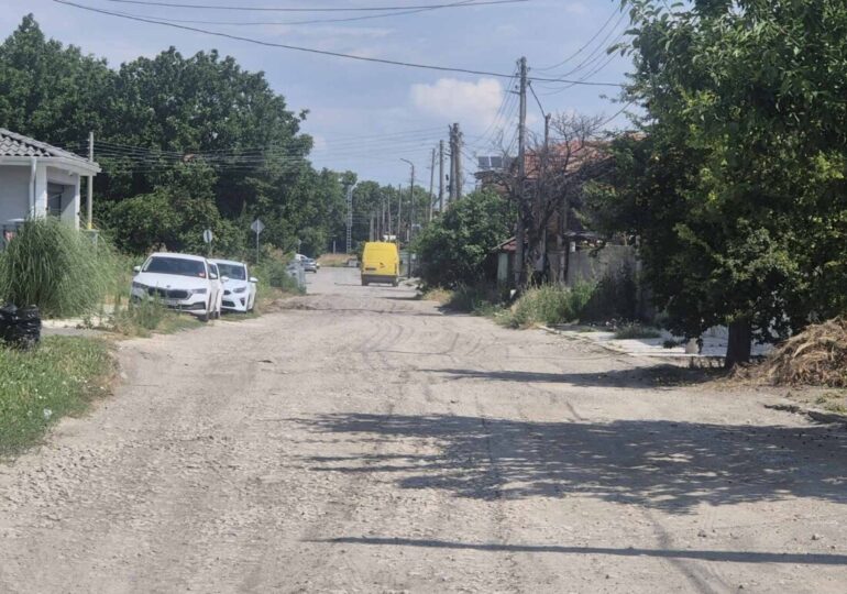 Пълна промяна: Асфалтират улица в Крумово (СНИМКИ)