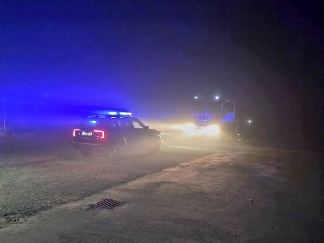 Голям пожар в близост до бивш завод в Асеновград, един от изходите на града е напълно затворен (СНИМКИ)