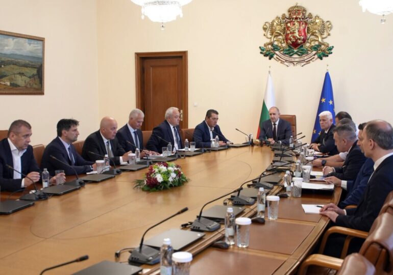 Иран пак предупреди България, Радев събра службите за сигурност