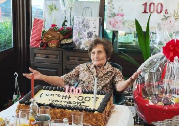 Баба Жана от Граф Игнатиево отпразнува 100-годишен юбилей (СНИМКИ)