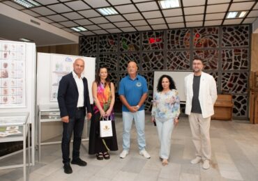 Кметът на Пловдив връчи плакет на читателя на годината и провери обновяването на библиотека „Иван Вазов“ (СНИМКИ)