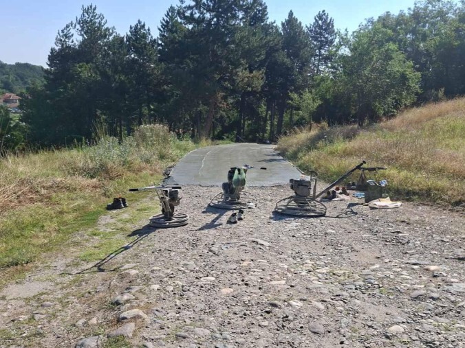 Обновяват улици в села в Първомайско (СНИМКИ) 2 Обновяват улици в села в Първомайско (СНИМКИ)