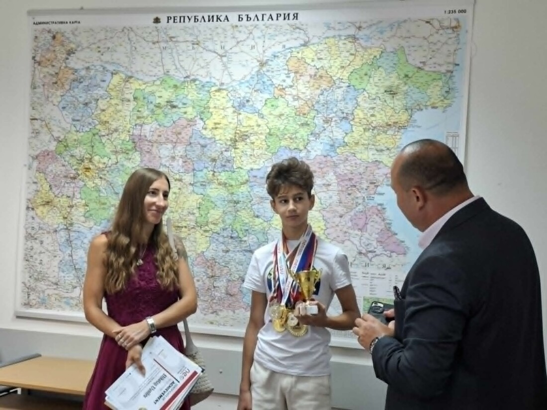 Младият изследовател Николай Василев се завърна успешно от Space Camp (СНИМКИ) 1 Младият изследовател Николай Василев се завърна успешно от Space Camp (СНИМКИ)