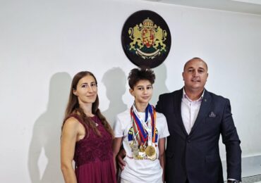 Младият изследовател Николай Василев се завърна успешно от Space Camp (СНИМКИ)