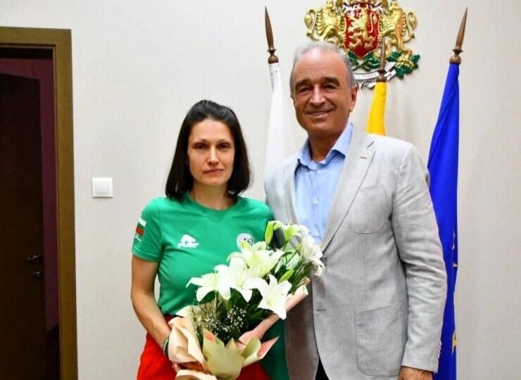Среща с един истински герой: Кметът на Асеновград поздрави голямата шампионка Елена Митова (СНИМКИ)