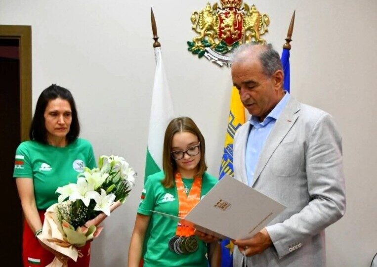 Среща с един истински герой: Кметът на Асеновград поздрави голямата шампионка Елена Митова (СНИМКИ)