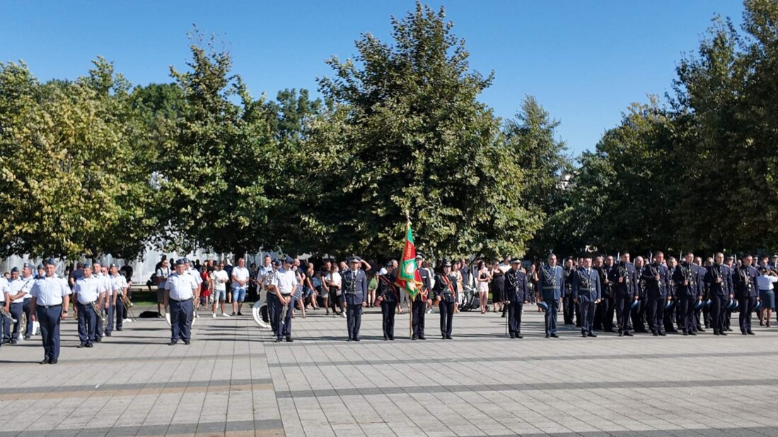 Кметът на „Тракия“ присъства на откриването на барелефи на авиационни дейци в Плевен (ГАЛЕРИЯ)