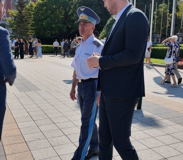 Кметът на „Тракия“ присъства на откриването на барелефи на авиационни дейци в Плевен (ГАЛЕРИЯ)