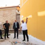 Кметът на Пловдив Костадин Димитров инспектира реставрацията на Жълтото училище (СНИМКИ)