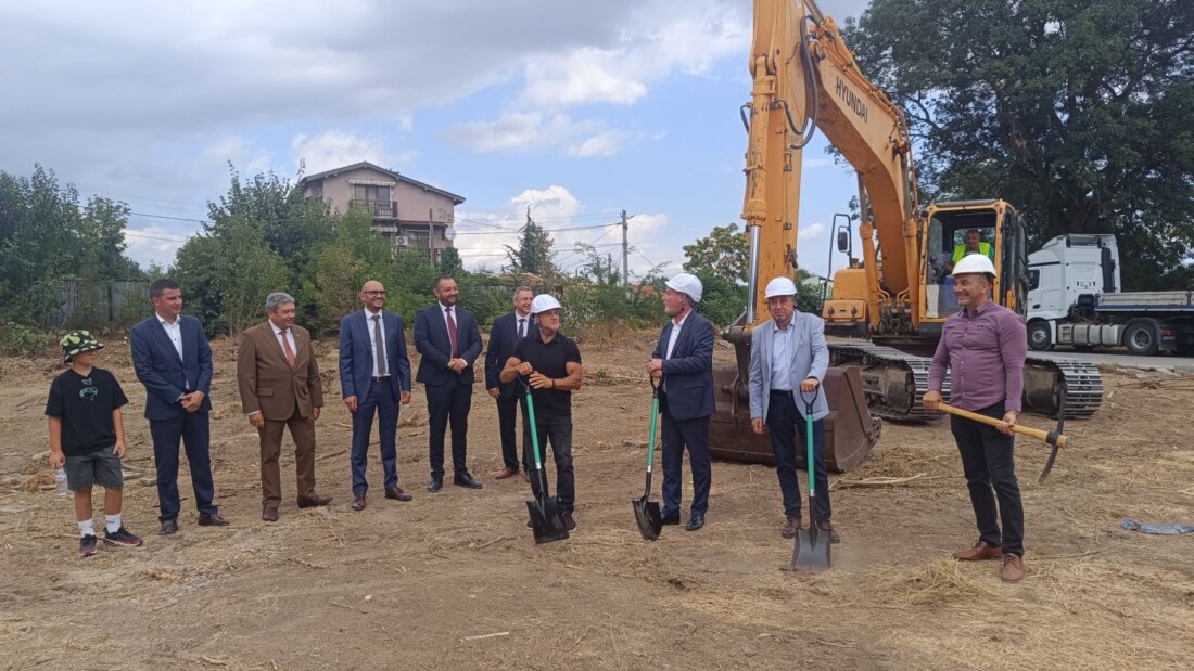 Стартира изграждането на модерна многофункционална зала в Брезово (СНИМКИ)