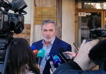 "Унищожават здравната система, не мога да участвам": Доц. Ангел Кунчев напуска поста на главен държавен инспектор