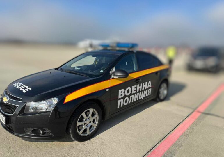 "Жителите да бъдат бдителни": Военна полиция пази авиобаза "Безмер", кметът поиска КПП-та