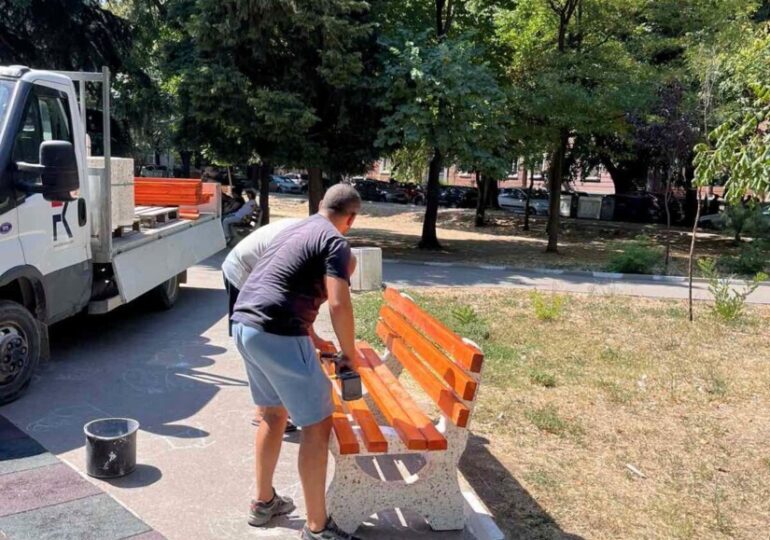 Нови пейки за парковете в Асеновград (ГАЛЕРИЯ) 3 Нови пейки за парковете в Асеновград (ГАЛЕРИЯ)