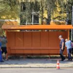 Подмениха заслона на поредна автобусна спирка в Карлово (СНИМКИ)