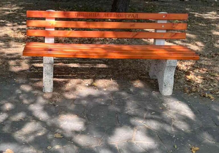 Нови пейки за парковете в Асеновград (ГАЛЕРИЯ) 4 Нови пейки за парковете в Асеновград (ГАЛЕРИЯ)