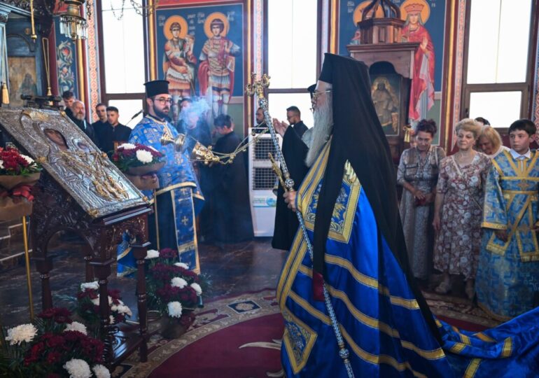 Първомай посрещна чудотворната икона на Света Богородица "Златна ябълка" (СНИМКИ) 33 Първомай посрещна чудотворната икона на Света Богородица "Златна ябълка" (СНИМКИ)