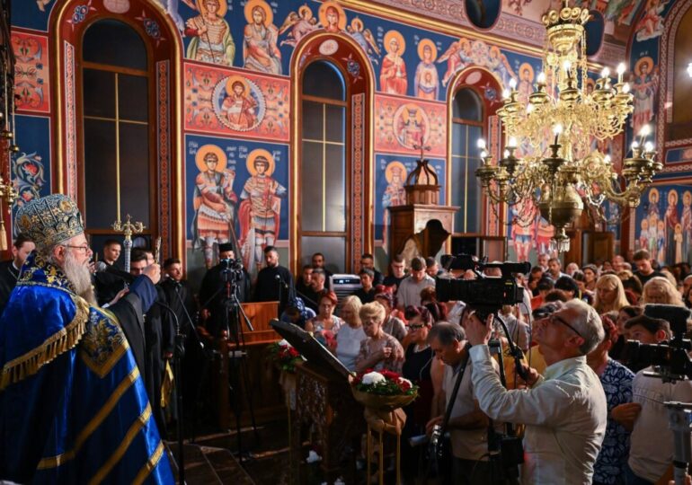 Първомай посрещна чудотворната икона на Света Богородица "Златна ябълка" (СНИМКИ) 30 Първомай посрещна чудотворната икона на Света Богородица "Златна ябълка" (СНИМКИ)