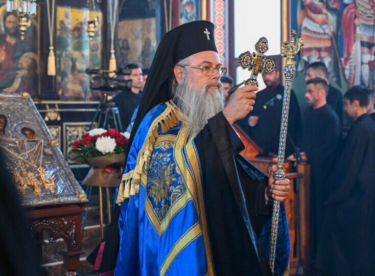 Първомай посрещна чудотворната икона на Света Богородица "Златна ябълка" (СНИМКИ) 27 Първомай посрещна чудотворната икона на Света Богородица "Златна ябълка" (СНИМКИ)