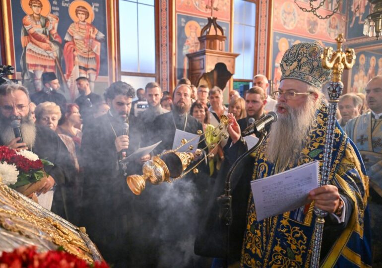 Първомай посрещна чудотворната икона на Света Богородица "Златна ябълка" (СНИМКИ) 26 Първомай посрещна чудотворната икона на Света Богородица "Златна ябълка" (СНИМКИ)