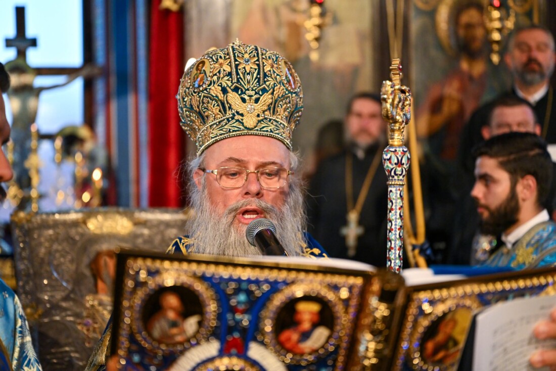 Първомай посрещна чудотворната икона на Света Богородица "Златна ябълка" (СНИМКИ) 5 Първомай посрещна чудотворната икона на Света Богородица "Златна ябълка" (СНИМКИ)