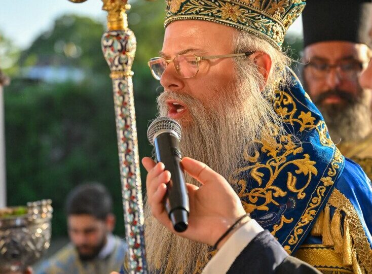 Първомай посрещна чудотворната икона на Света Богородица "Златна ябълка" (СНИМКИ) 19 Първомай посрещна чудотворната икона на Света Богородица "Златна ябълка" (СНИМКИ)