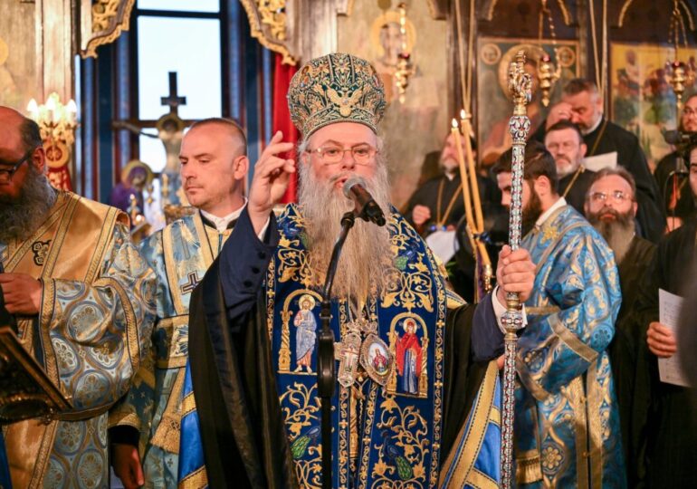 Първомай посрещна чудотворната икона на Света Богородица "Златна ябълка" (СНИМКИ) 15 Първомай посрещна чудотворната икона на Света Богородица "Златна ябълка" (СНИМКИ)