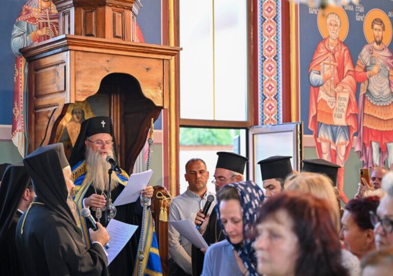 Първомай посрещна чудотворната икона на Света Богородица "Златна ябълка" (СНИМКИ) 14 Първомай посрещна чудотворната икона на Света Богородица "Златна ябълка" (СНИМКИ)