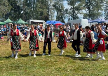 Юндола оживя с песни, танци и традиции на празничния събор „Юндола – 2026“ (ГАЛЕРИЯ)