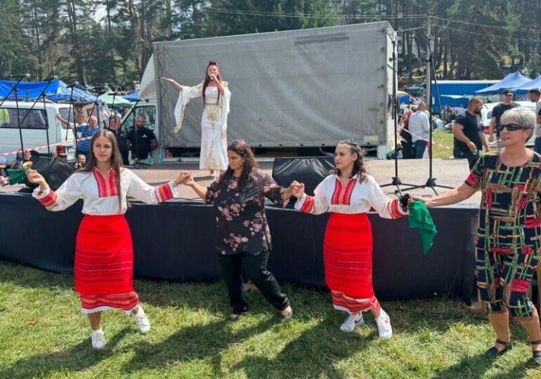 Юндола оживя с песни, танци и традиции на празничния събор „Юндола – 2026“ (ГАЛЕРИЯ)