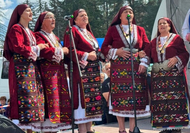 Юндола оживя с песни, танци и традиции на празничния събор „Юндола – 2026“ (ГАЛЕРИЯ)