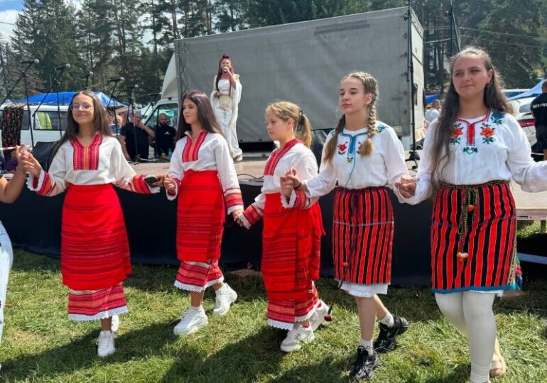 Юндола оживя с песни, танци и традиции на празничния събор „Юндола – 2026“ (ГАЛЕРИЯ)