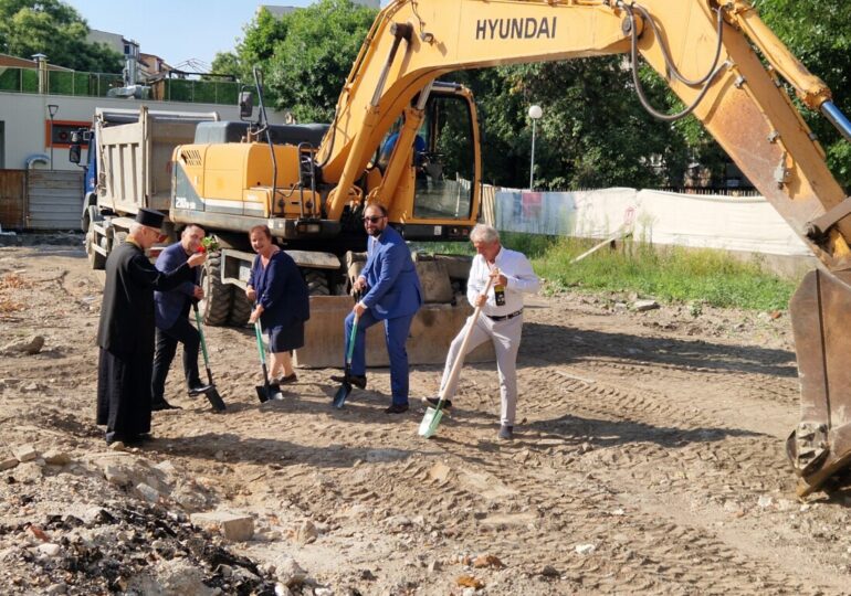 Двама заместник-кметове дадоха старт на строежа на нов корпус към СУ „Св. Паисий Хилендарски“ (СНИМКИ)
