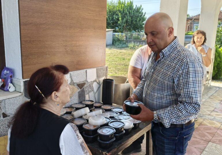 Храмовете в Община Марица се изпълниха с миряни за Успение Богородично (ГАЛЕРИЯ)