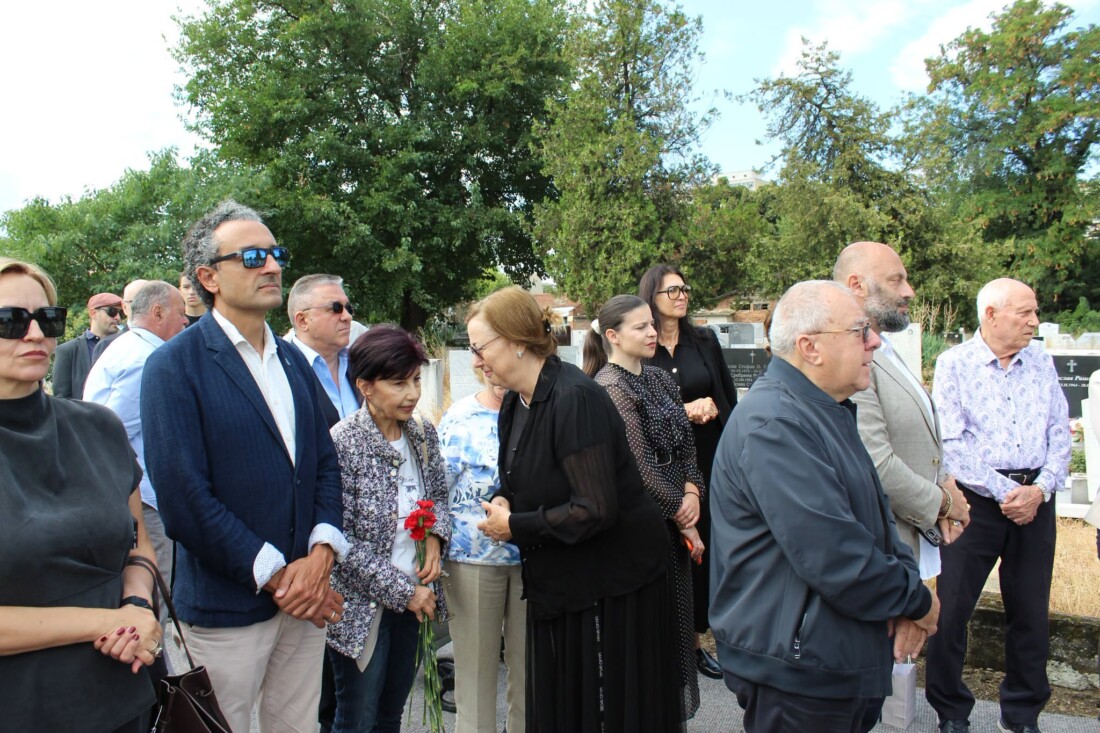Тържествено откриха възстановената алея и новия монументален знак в Еврейския гробищен парк в Пловдив (СНИМКИ)