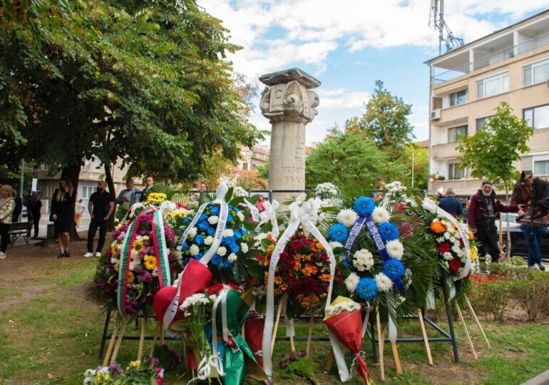 Пловдив отбеляза тържествено 118 години от обявяването на Независимостта (СНИМКИ) 12 Пловдив отбеляза тържествено 118 години от обявяването на Независимостта (СНИМКИ)