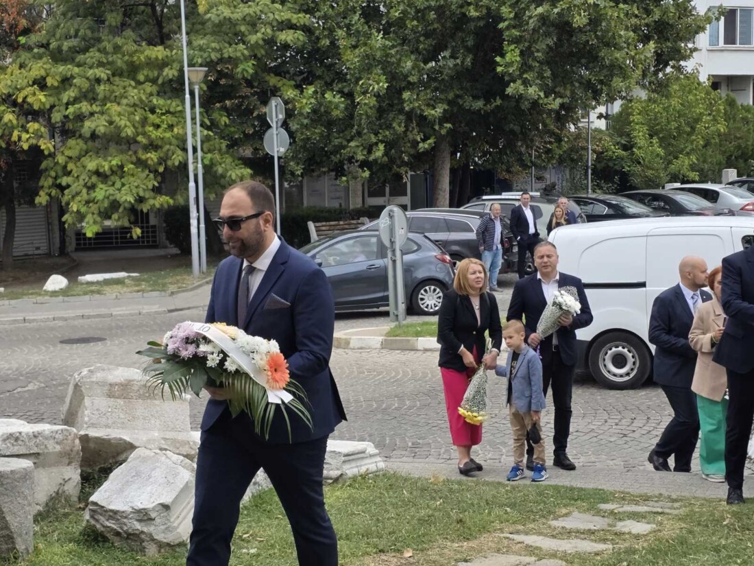 Пловдив отбеляза тържествено 118 години от обявяването на Независимостта (СНИМКИ) 4 Пловдив отбеляза тържествено 118 години от обявяването на Независимостта (СНИМКИ)