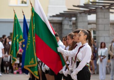 Хуманитарната гимназия в Пловдив отвори врати след ремонта, кметът Костадин Димитров приветства учениците (СНИМКИ)