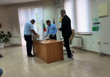 Кметът на "Тракия" връчи на полицаи от Пето РУП тестове за алкохол и наркотици