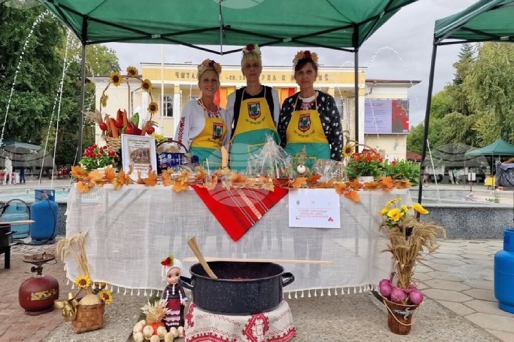 Празникът на лютеницата в Първомай събра вкус и традиции (ГАЛЕРИЯ)
