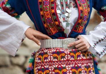 "Есенни съкровища в буркани": Първомайско село избира най-лични мома и момък на весел празник