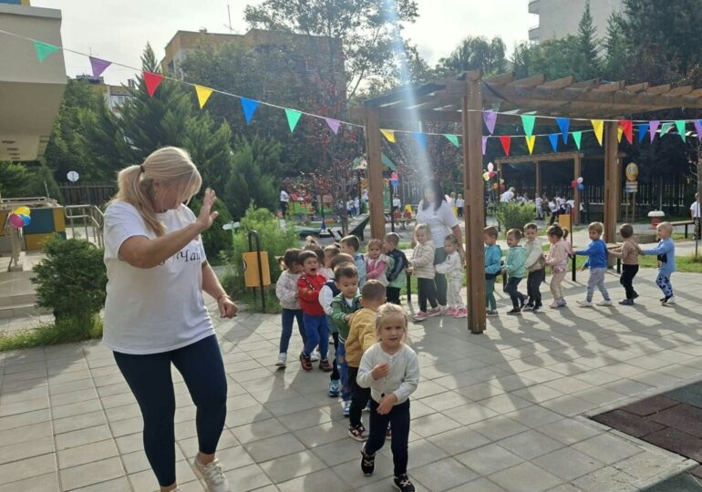 За пръв път: Повече от 300 малчугани от ДГ „Чайка“ се включиха в Европейския ден на спорта (ГАЛЕРИЯ)